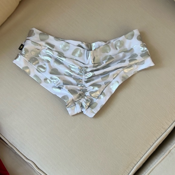 Cleo the Hurricane metallic silver hearts essential hot pants size Small - Picture 2 of 3